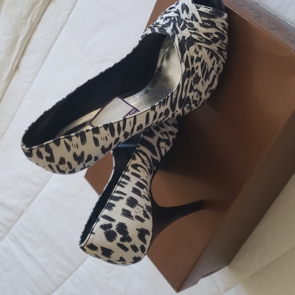 Audrey Brooke Blk&Wht Garth Cheetah Pumps - Picture 3 of 6
